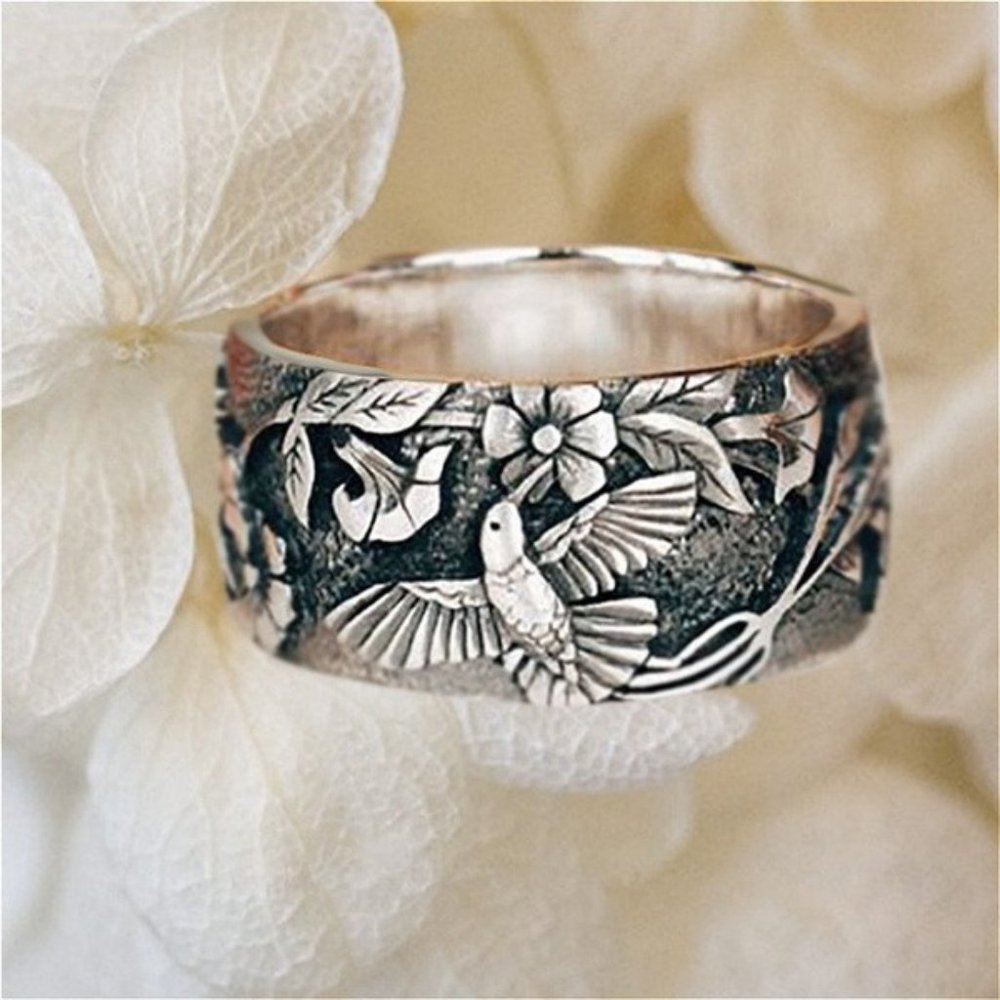 Dancing Hummingbird Garden Ring